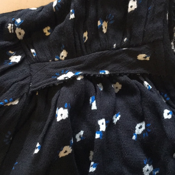 Lucky Brand V-Neck Blouse - Picture 7 of 8